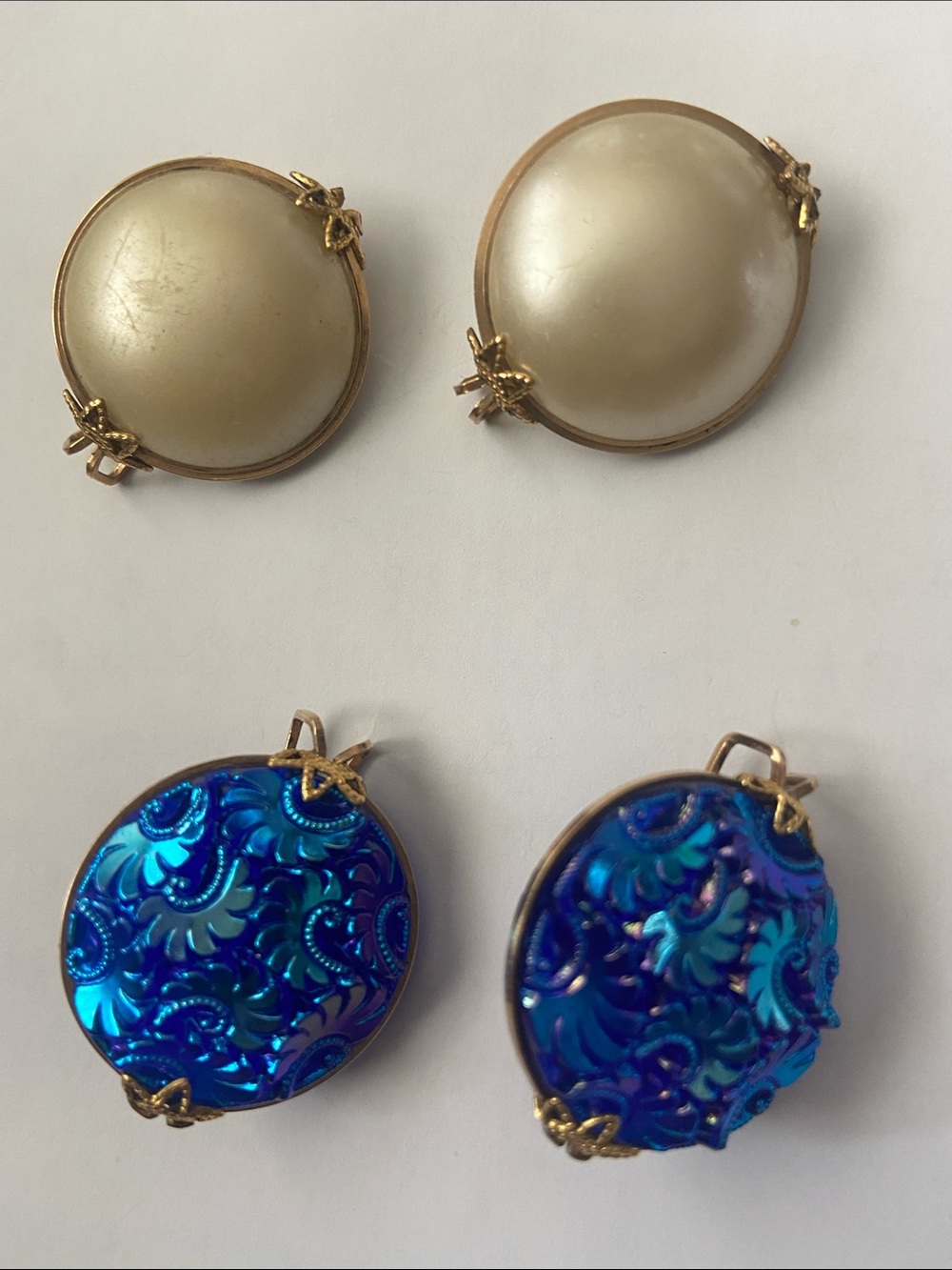 Hillcraft Castlecraft Round Clip On VTG Pearl /Blue Aurene Huggy Earrings 2 Sets